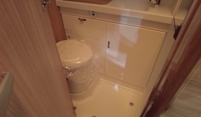 CAMPER WEINSBERG CARABUS 600 MQH lleno