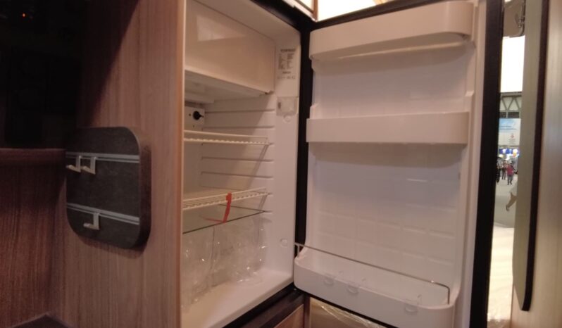 CAMPER WEINSBERG CARABUS 600 MQH lleno