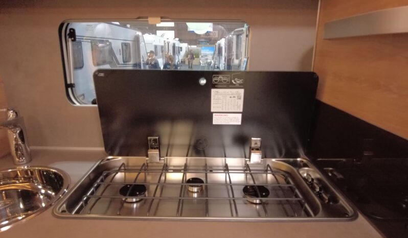 CARAVANA KNAUS SÜDWIND 580 QS BLACK SELECTION lleno