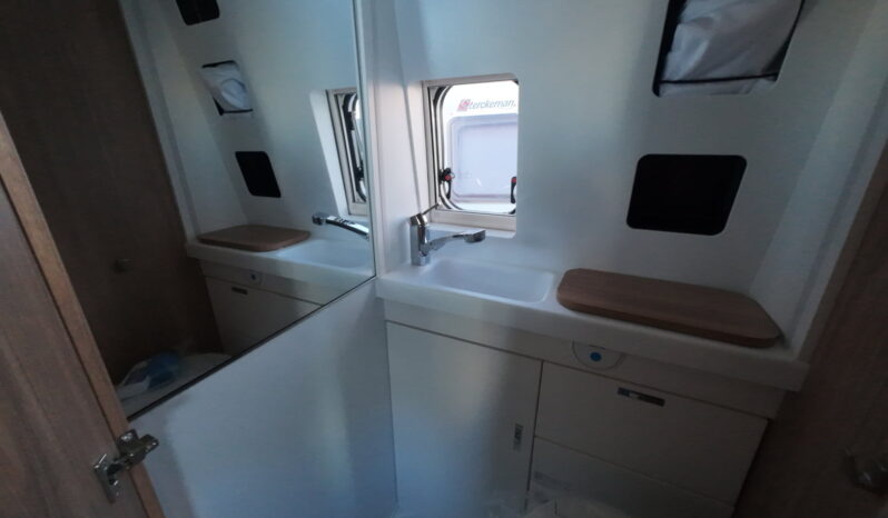 CAMPER WEINSBERG CARABUS 540 MQ lleno