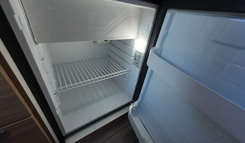 CAMPER WEINSBERG CARABUS 540 MQ lleno