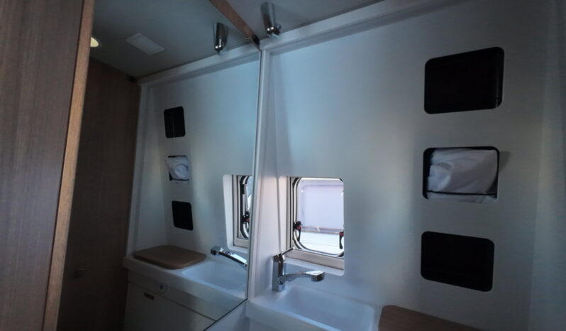 CAMPER WEINSBERG CARABUS 540 MQ lleno