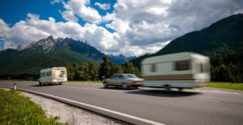 autocaravanas aragon conducir la caravana con viento fuerte