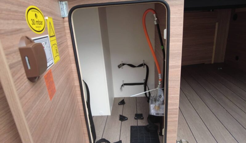 CAMPER WEINSBERG CARABUS 600 MQH 2026 lleno