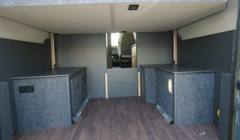 CAMPER KNAUS BOXLIFE 600 DQ PLATINUM (gris lanzarote) lleno